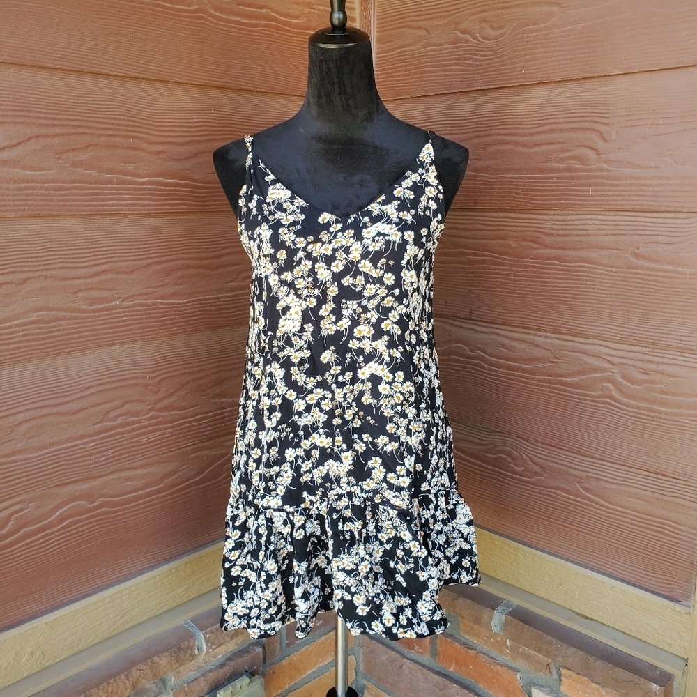 Vici Women's Ruffle Daisy Floral Print Tunic Tank Top Women's Size Small NWOT